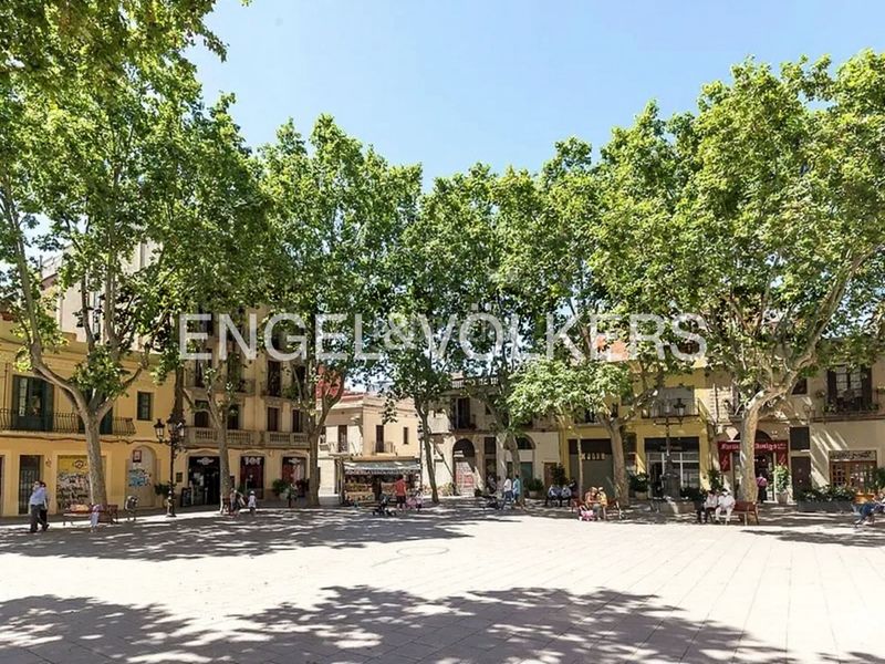 Foto 78c8ea7a-87b8-4367-8568-dc47c3868e39. Casa amb calefacció a Barri de les Corts Barcelona