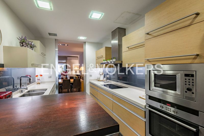 Foto b9789e02-1a52-4e05-bc02-7bba16ca589a. Casa amb calefacció a Barri de les Corts Barcelona