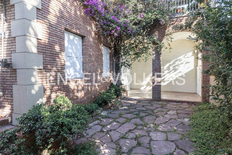 Foto 021340e8-a4f8-40f4-9654-0c7e856fea3c. Casa amb calefacció aparcament a Sant Gervasi - Bonanova Barcelona