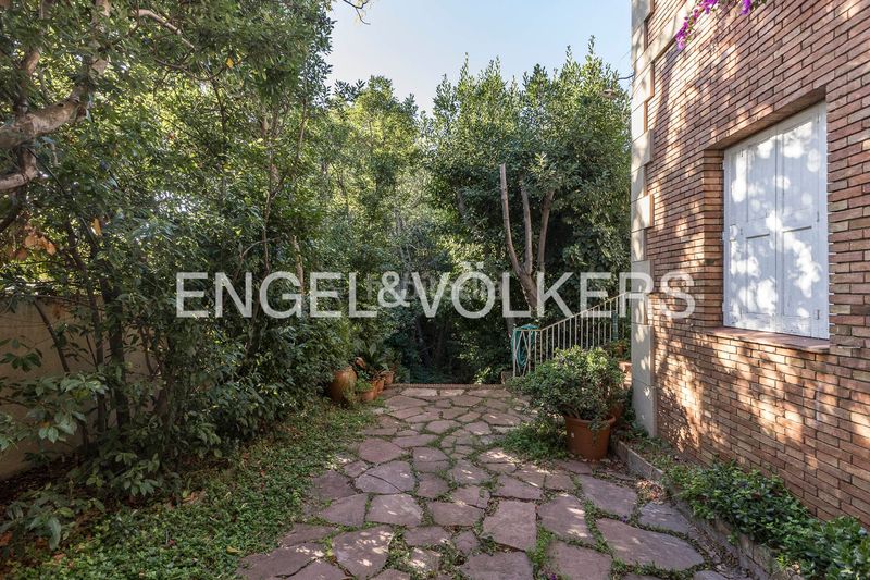 Foto 1a415729-f2f2-4ae1-82c3-c5f229847f96. Casa amb calefacció aparcament a Sant Gervasi - Bonanova Barcelona