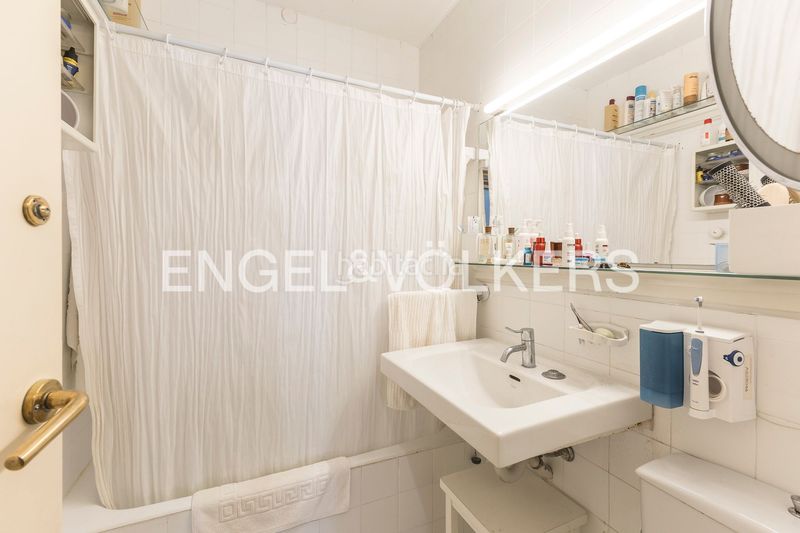 Foto 6c5d6ca3-3159-40a9-834f-1a7c0e6fefd0. Casa amb calefacció aparcament a Sant Gervasi - Bonanova Barcelona