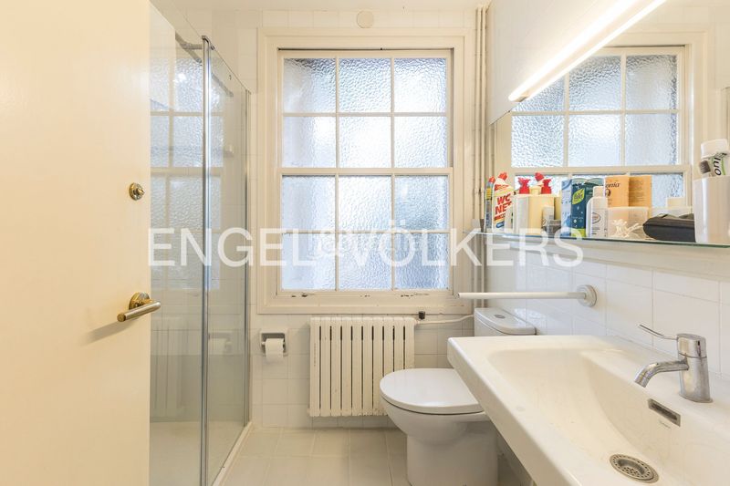 Foto ce41d873-e56b-46f8-8d0d-1b80cbadd52d. Casa amb calefacció aparcament a Sant Gervasi - Bonanova Barcelona