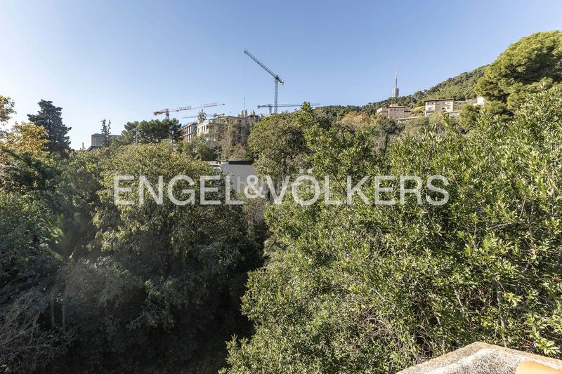 Foto fa65890a-2a8b-4de9-929b-bda6670cf389. Casa amb calefacció aparcament a Sant Gervasi - Bonanova Barcelona