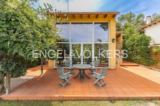 Casa  Avinguda d'emeterio escudero. Unifamiliar luminosa y acogedora en la floresta