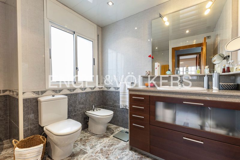 Foto b8bc8028-da5a-4a3b-97e7-8d26a5457fd2. Casa amb calefacció aparcament a Sarrià Barcelona