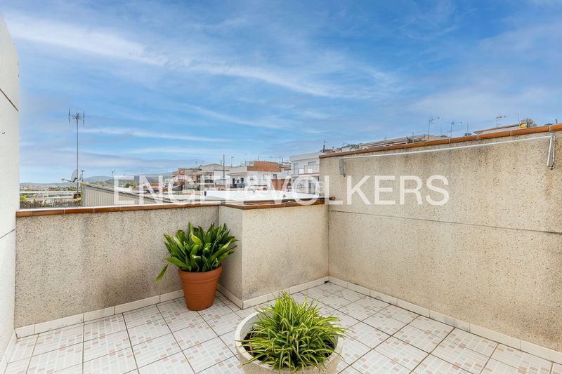 Foto cbf5b5ab-907e-47be-b0fd-f3a15f7a1383. Casa amb calefacció aparcament a Sarrià Barcelona