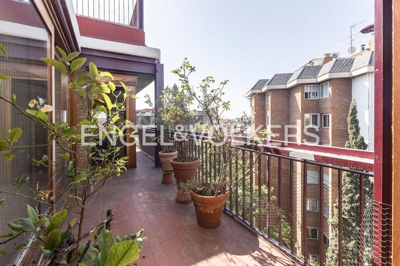 Foto 57333114-11a7-475e-9ffb-5e5c31c69b62. Àtic amb calefacció aparcament piscina a Tres Torres Barcelona