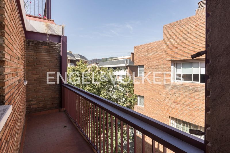 Foto 6835a228-bd39-4b7f-9e9d-7778054eb58d. Àtic amb calefacció aparcament piscina a Tres Torres Barcelona