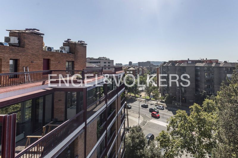 Foto b1b4681e-5479-45e1-8ce9-7dc882c7d560. Àtic amb calefacció aparcament piscina a Tres Torres Barcelona