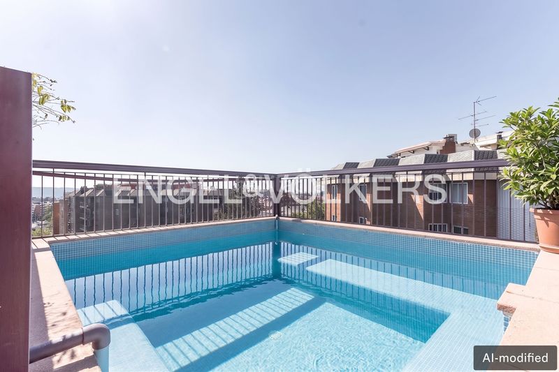 Foto b92e8a8a-7f5e-40b8-a99a-3a184049ebf2. Àtic amb calefacció aparcament piscina a Tres Torres Barcelona