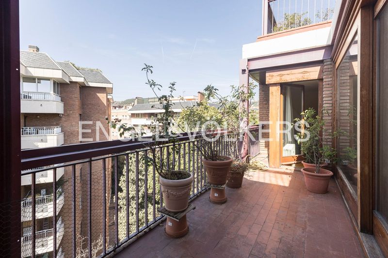 Foto d726d0e2-211b-4dc0-9c4f-5aedc32ca0c3. Àtic amb calefacció aparcament piscina a Tres Torres Barcelona