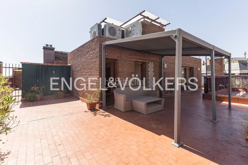 Foto e89f79b5-b170-47bc-a7a4-e73c3036ea8b. Àtic amb calefacció aparcament piscina a Tres Torres Barcelona