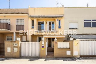 Casa adosada en Masia Nova-Solicrup. Una gran casa muy amplia, tranquila, versátil y preparada para d