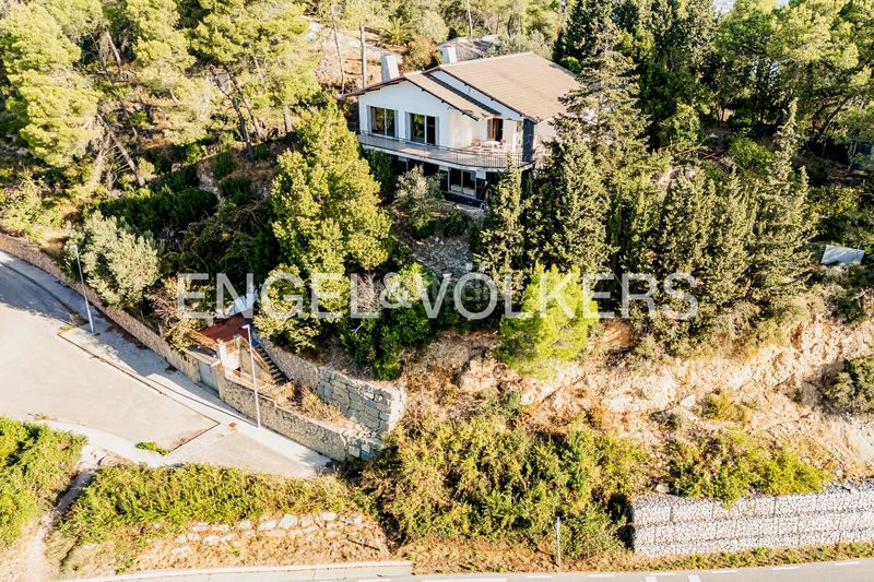 Foto 013a4308-48c7-4a34-8fdf-ad175c1b7a84. Casa amb calefacció aparcament a Corbera de Llobregat