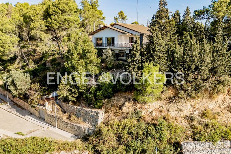 Foto 8a3fe4d0-5a53-4565-a51d-2660b6bbe77b. Casa amb calefacció aparcament a Corbera de Llobregat
