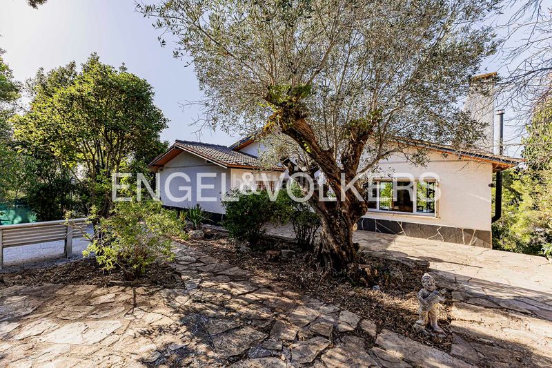 Foto 8c4f97bb-e9b9-4b08-adb4-66b5cb49799d. Casa amb calefacció aparcament a Corbera de Llobregat