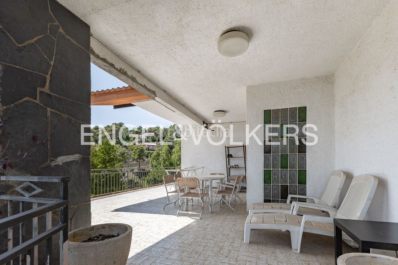 Foto ce2546d1-e990-4fc9-abfb-5b6e5248f2ba. Casa amb calefacció aparcament a Corbera de Llobregat