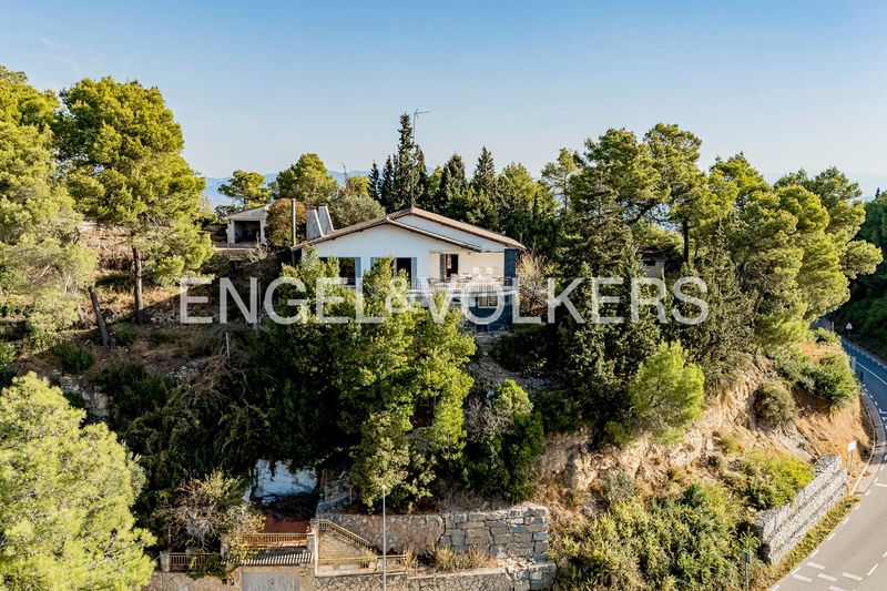 Foto e2406752-7a95-4951-bb27-e538595b8d98. Casa amb calefacció aparcament a Corbera de Llobregat