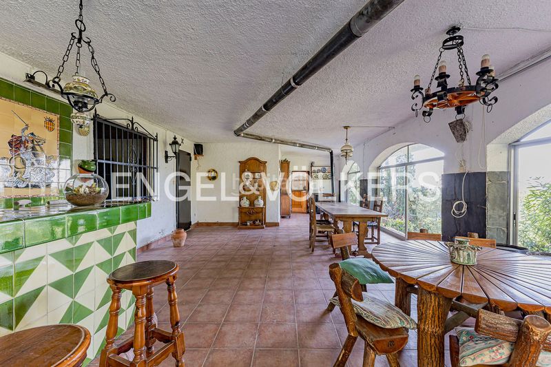 Foto f10b986e-1206-409d-afe2-cb884dc836a9. Casa amb calefacció aparcament a Corbera de Llobregat