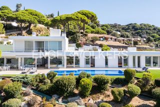 Haus in Supermaresme. Villa mediterránea con vistas al mar en supermaresme