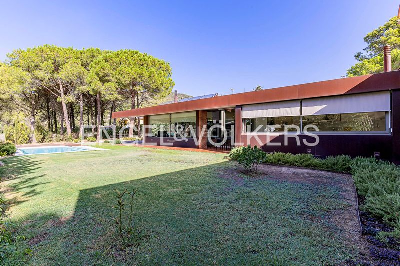 Foto 8dad377e-20b7-4ea6-8a3d-12250cdb44c0. Casa amb calefacció aparcament piscina a Begues