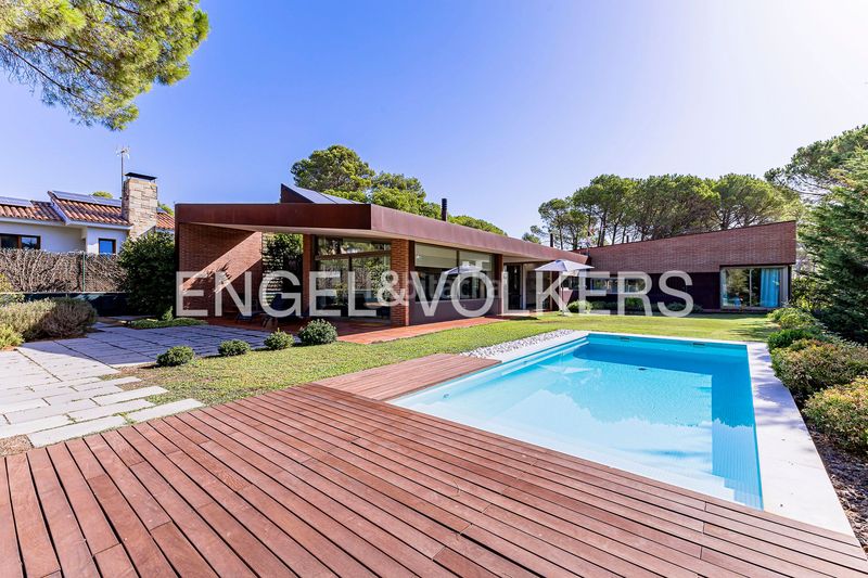 Foto f8277ced-a92a-4db1-b766-78f6a1eadaf0. Casa amb calefacció aparcament piscina a Begues