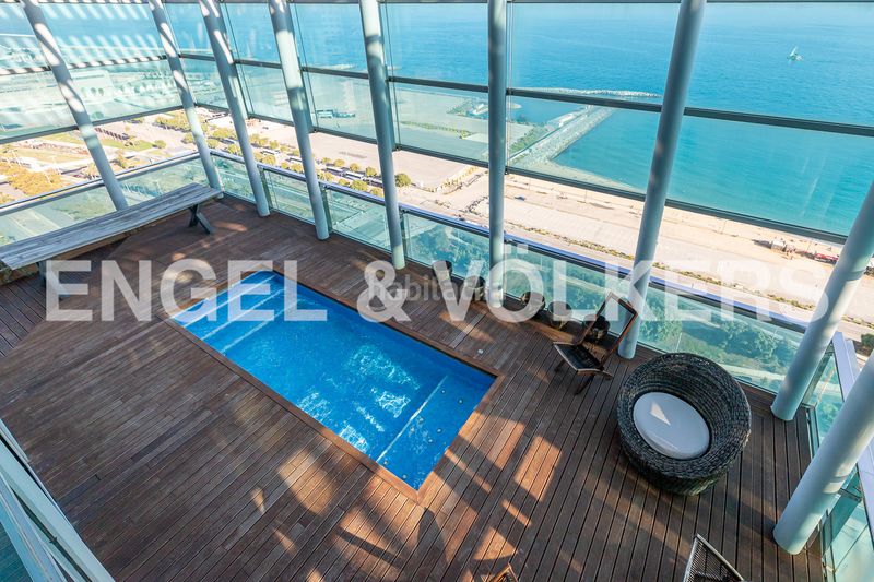 Foto 539cc4b7-e91c-4360-85fa-18f332a665fe. Lloguer àtic amb calefacció aparcament piscina a Barcelona