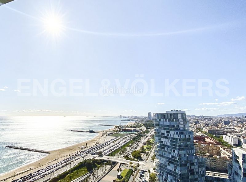 Foto 6e8e8bb7-5969-4700-9e6c-6c55e95d69a9. Lloguer àtic amb calefacció aparcament piscina a Barcelona
