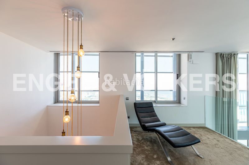 Foto aba26e0d-9aed-4669-865b-9c05b731332c. Lloguer àtic amb calefacció aparcament piscina a Barcelona