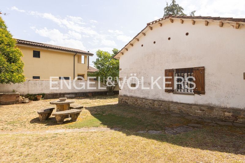 Foto 5184c3bb-f91d-478a-a0ec-3eb8df25c3c1. Casa amb calefacció piscina a Tona