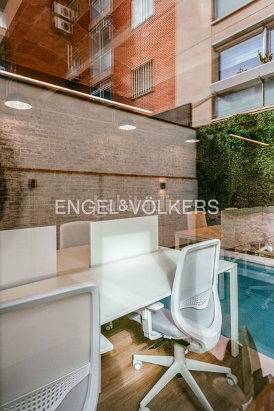 Foto c98a1ef6-f0af-4c2a-b6af-cc90a0210c55. Pis amb calefacció piscina a Sagrada Família Barcelona