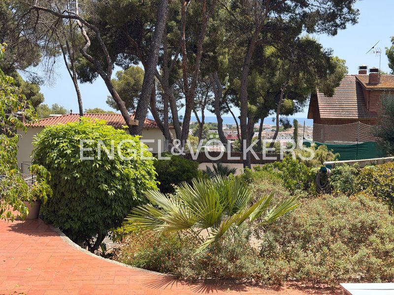 Foto 041547b2-1059-4875-a56b-d5b2ea87bedb. Casa amb calefacció aparcament a Montmar Castelldefels