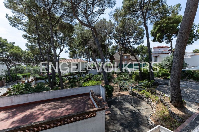 Foto 1d98146d-09a4-44bc-8f19-c8495cea2f29. Casa amb calefacció aparcament a Montmar Castelldefels