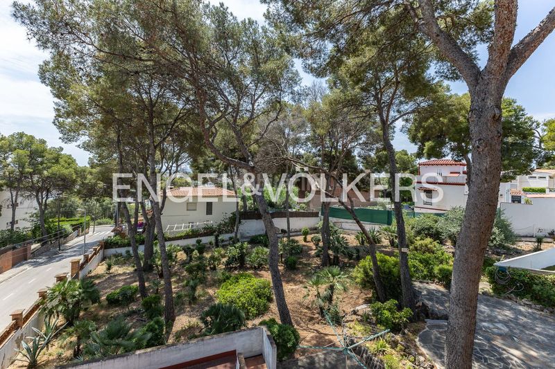 Foto 3057cd80-a1ac-469c-b6c9-470708da7c4e. Casa amb calefacció aparcament a Montmar Castelldefels