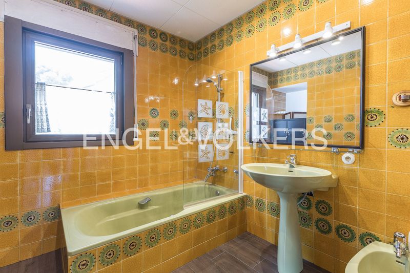Foto 4a75c4a4-d5a8-4945-9e31-60ee56450cc6. Casa amb calefacció aparcament a Montmar Castelldefels