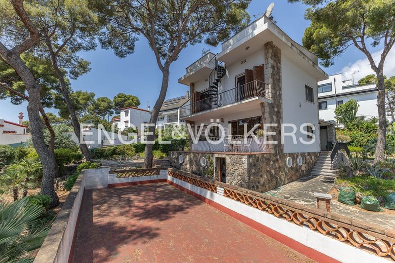 Foto 5e1eb085-a346-46d7-ac46-b7846008b076. Casa amb calefacció aparcament a Montmar Castelldefels