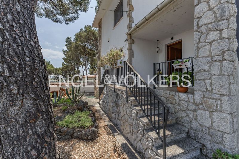Foto 737969f7-66d6-43dc-ae4c-6b7b0d2ebd9a. Casa amb calefacció aparcament a Montmar Castelldefels