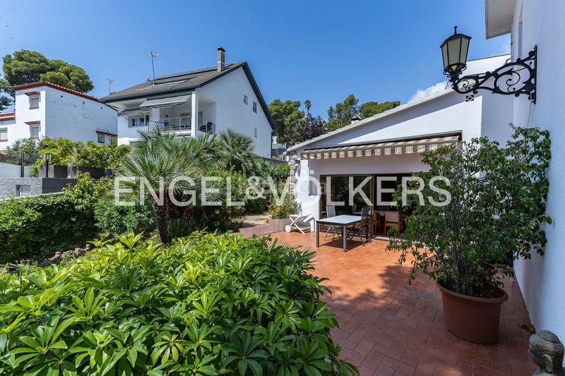 Foto b6dec0b8-c34b-4b45-8404-2be00aba3f04. Casa amb calefacció aparcament a Montmar Castelldefels