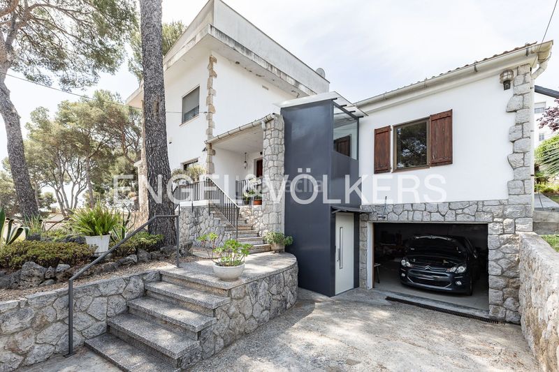 Foto e23a028a-5704-4d42-ae77-1d6e5fd3e208. Casa amb calefacció aparcament a Montmar Castelldefels