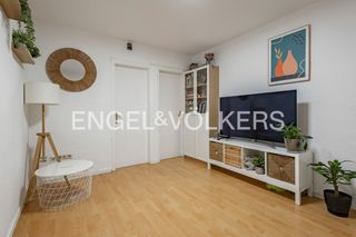 Etagenwohnung in Almeda - El Corte Inglés. Oportunidad excepcional en cornellà de llobregat para jóvenes! a