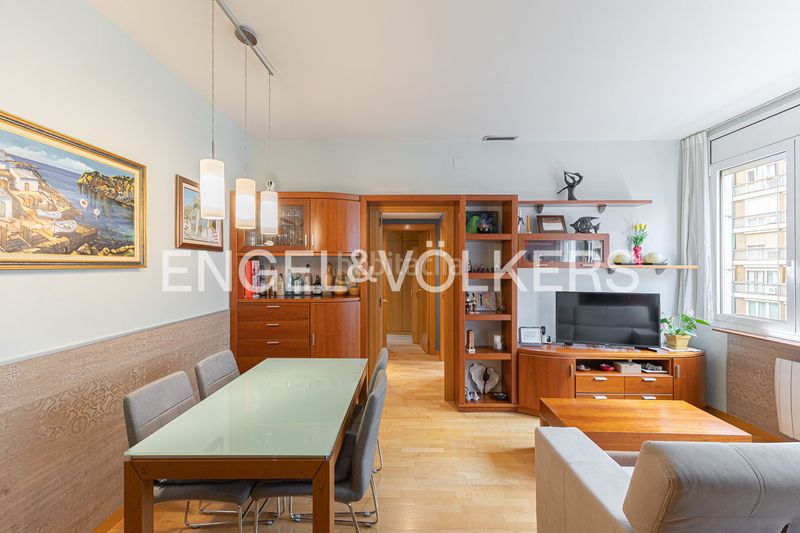 Foto d8d3aa92-95d9-4f8e-8aa7-f0a0c9e7fe54. Pis amb calefacció a Barri de les Corts Barcelona