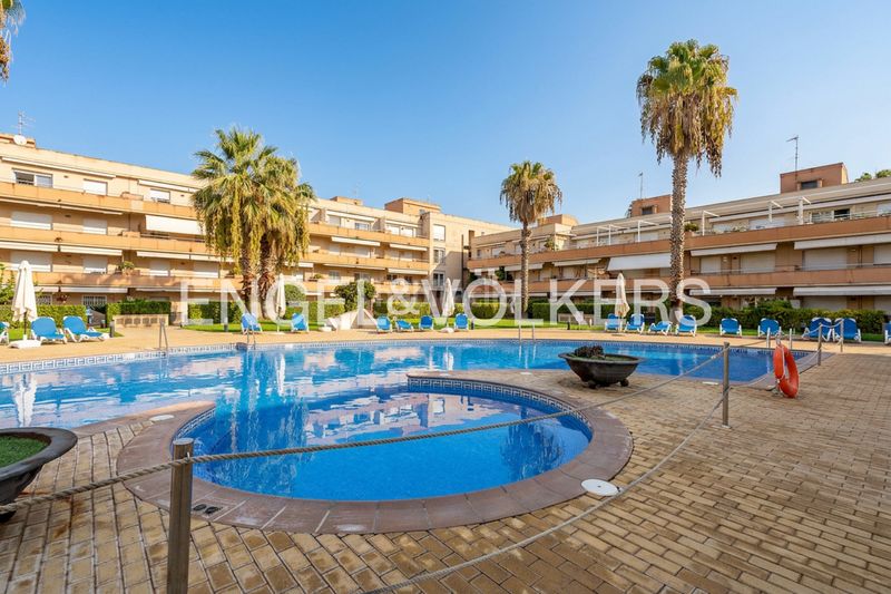 Foto f43d1e9f-2a9b-494a-a72e-fc20e211c326. Pis amb calefacció aparcament piscina a Les Salines-Pla de Sant Pere Cubelles