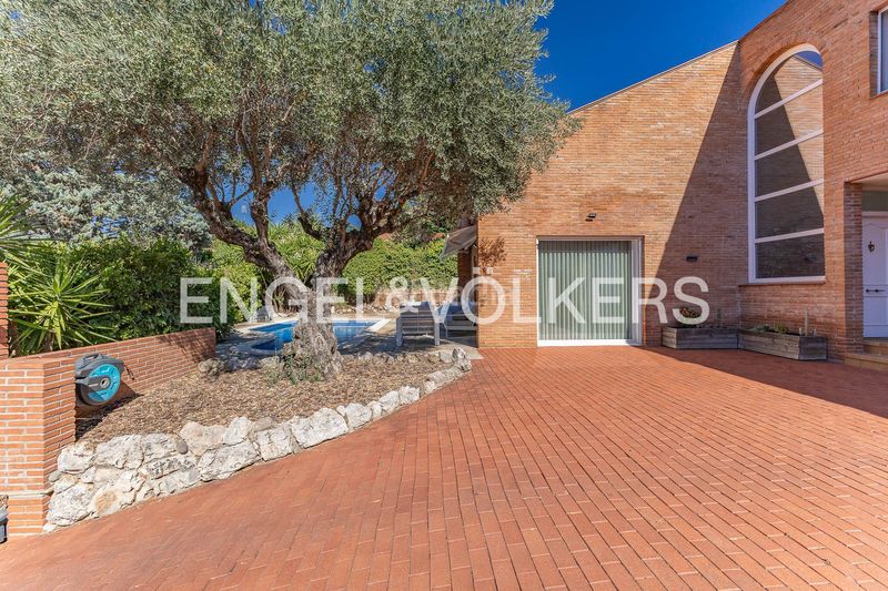 Foto 6a3ed361-b920-4b27-ae06-49e6ff872a04. Casa amb aparcament piscina a Matadepera