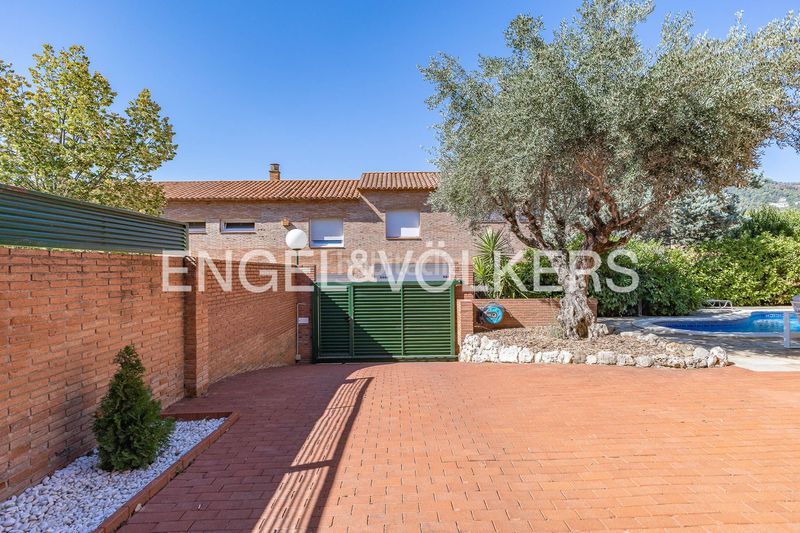 Foto b5d16286-81f2-46a7-ac3b-81e5425c4b8e. Casa amb aparcament piscina a Matadepera