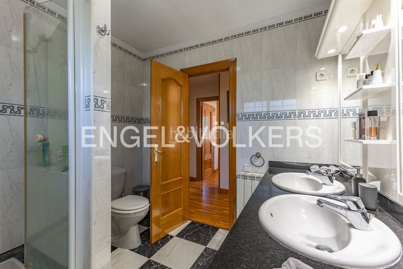 Foto ff771106-4c4e-45d3-a4ae-501a2359e972. Casa amb aparcament piscina a Matadepera