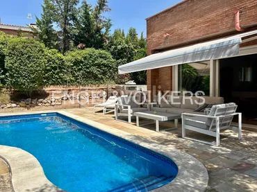 Foto 3859228e-710e-40dd-b9c9-e4117e0dee25. Casa amb calefacció aparcament piscina a Matadepera