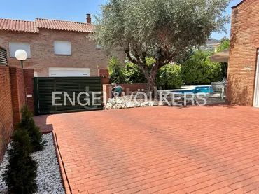 Foto 3c4a897a-e600-454b-9c6c-01e44e34727e. Casa amb calefacció aparcament piscina a Matadepera