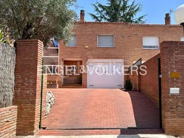 Foto ce09a79a-f214-4cd4-a453-f0d06d67e2b7. Casa amb calefacció aparcament piscina a Matadepera