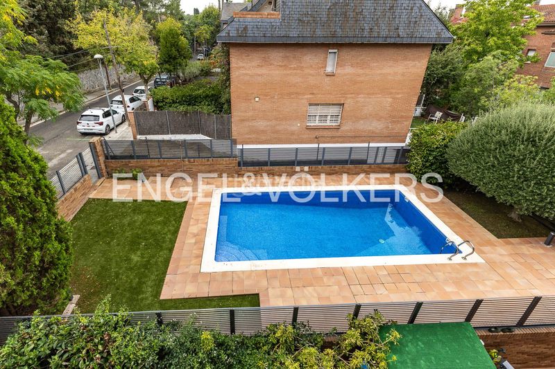 Foto a7b399a7-ee22-4336-97ca-baf1ebf6bc04. Ático exclusivo ático en calle verdi en Eixample Sant Cugat del Vallès