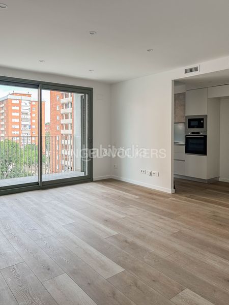 Foto 0a5855b0-3686-4f39-96a7-9f7c930cba2a. Rent flat with heating parking pool in Can Roca Terrassa